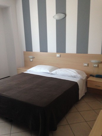 Imagen de la habitación del Hotel Bussana. Foto 5