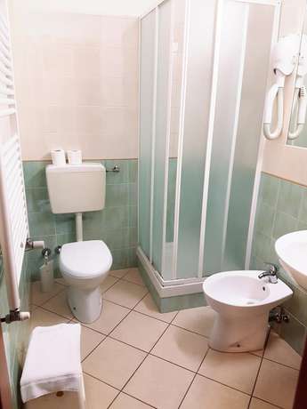 Imagen de la habitación del Hotel Bussana. Foto 10