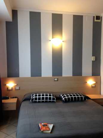 Imagen de la habitación del Hotel Bussana. Foto 12