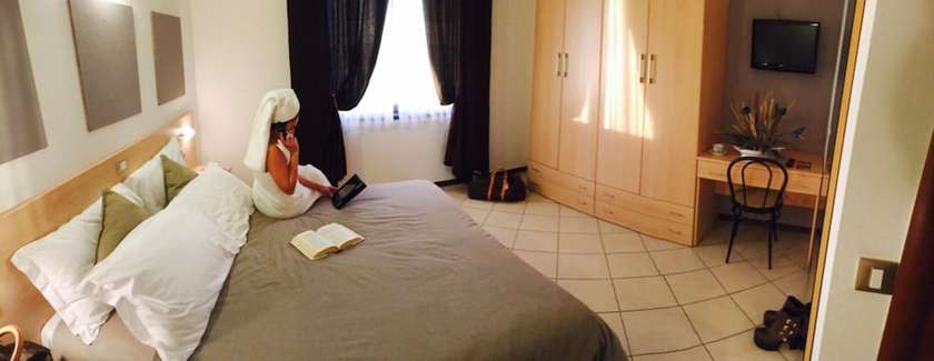 Imagen de la habitación del Hotel Bussana. Foto 15