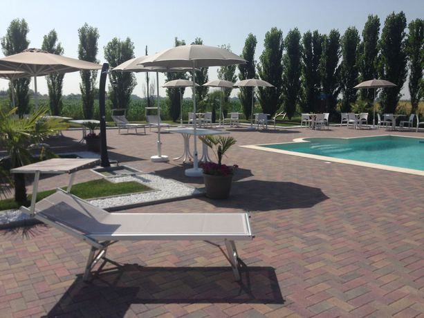 Imagen de la piscina del Hotel Bussana. Foto 19