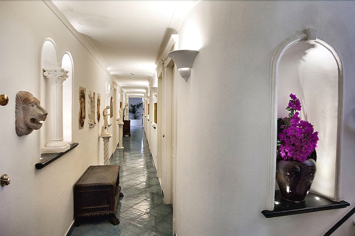 Imagen de los interiores del Hotel Bussola. Foto 15