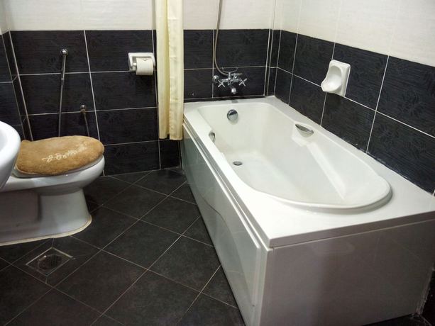 Imagen de la habitación del Hotel Bustani Hotel. Foto 11
