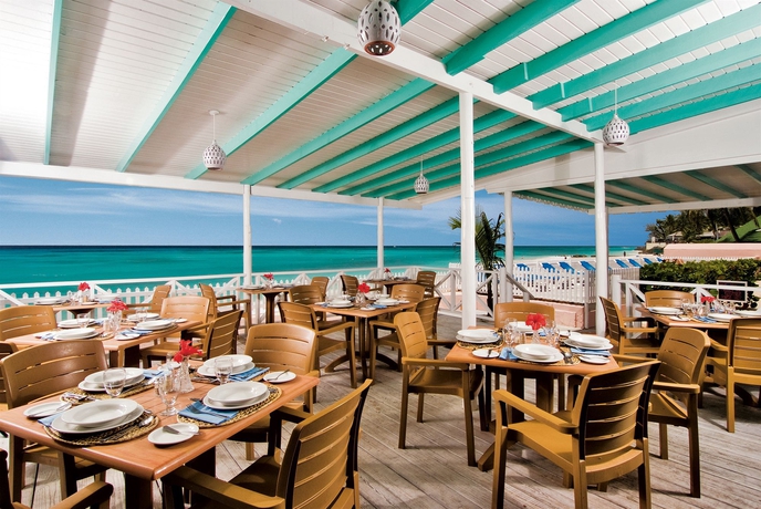 Imagen del bar/restaurante del Hotel Butterfly Beach. Foto 8