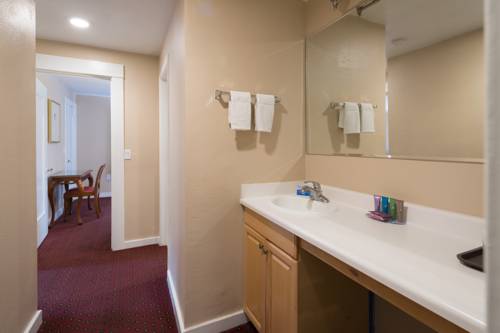 Imagen de la habitación del Hotel Butterfly Grove Inn. Foto 8