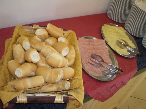 Imagen del bar/restaurante del Hotel Butterfly & YoUnique Spa. Foto 4