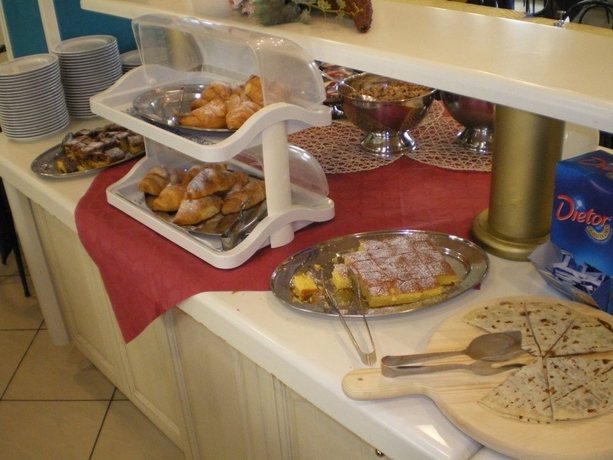 Imagen del bar/restaurante del Hotel Butterfly & YoUnique Spa. Foto 7