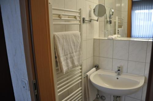 Imagen de la habitación del Hotel B&uuml;rgerhof, Homburg. Foto 10
