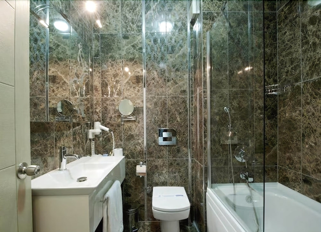 Imagen de la habitación del Hotel B&uuml;y&uuml;k Truva Oteli. Foto 15