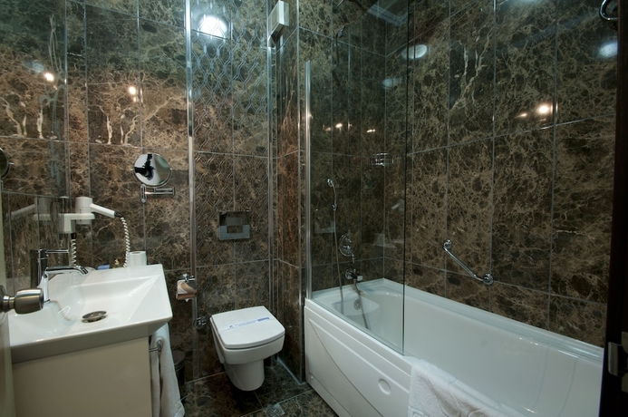 Imagen de la habitación del Hotel B&uuml;y&uuml;k Truva Oteli. Foto 16