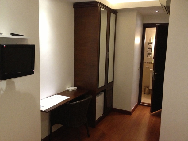 Imagen de los interiores del Hotel B&uuml;y&uuml;kada Comfort. Foto 6
