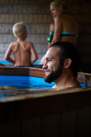 Imagen de la piscina del Hotel Buustamons Fj&auml;llg&aring;rd. Foto 19