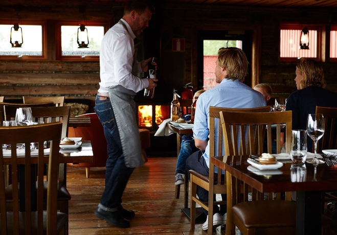 Imagen del bar/restaurante del Hotel Buustamons Fj&auml;llg&aring;rd. Foto 5