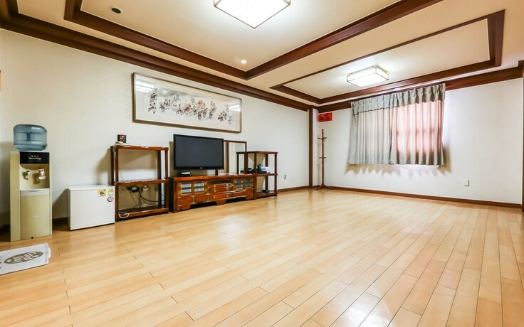 Imagen de la habitación del Hotel Buye Myungjin. Foto 37