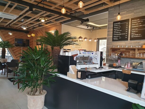 Imagen del bar/restaurante del Hotel Buyeo Park Art Villas. Foto 11