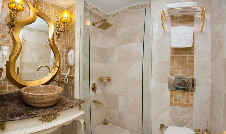 Imagen de la habitación del Hotel Buyuk Hamit. Foto 12