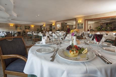 Imagen del bar/restaurante del Hotel Buyukhanli Park Deluxe and Residence - Special Class. Foto 7