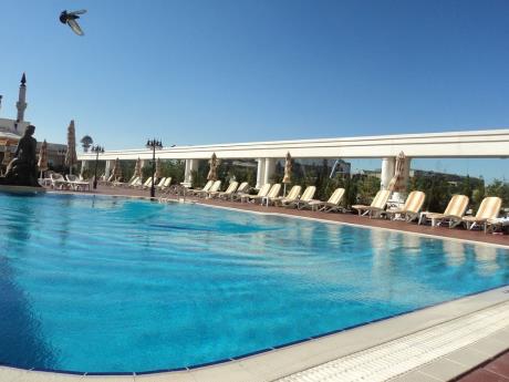 Imagen de la piscina del Hotel Buyukhanli Park Deluxe and Residence - Special Class. Foto 16
