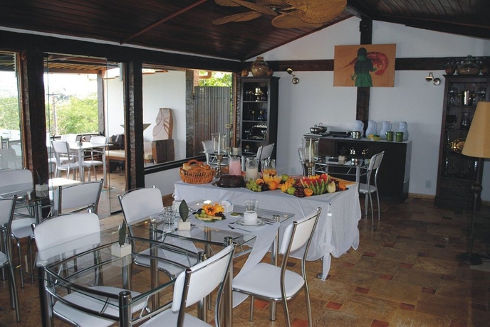 Imagen del bar/restaurante del Hotel Buzios Arambare. Foto 4