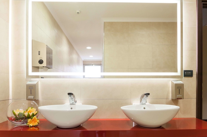 Imagen de los interiores del Hotel Bv President. Foto 13