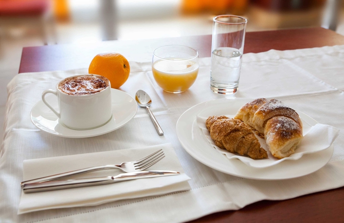 Imagen del bar/restaurante del Hotel Bv President. Foto 3