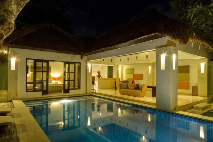 Imagen de la piscina del Hotel Bvilla Seminyak. Foto 9