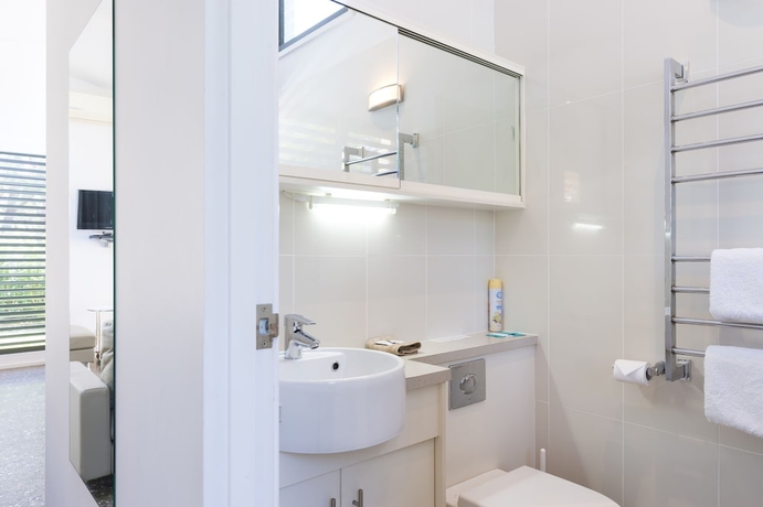 Imagen de la habitación del Hotel By The Beach Bandb and Apartments. Foto 15