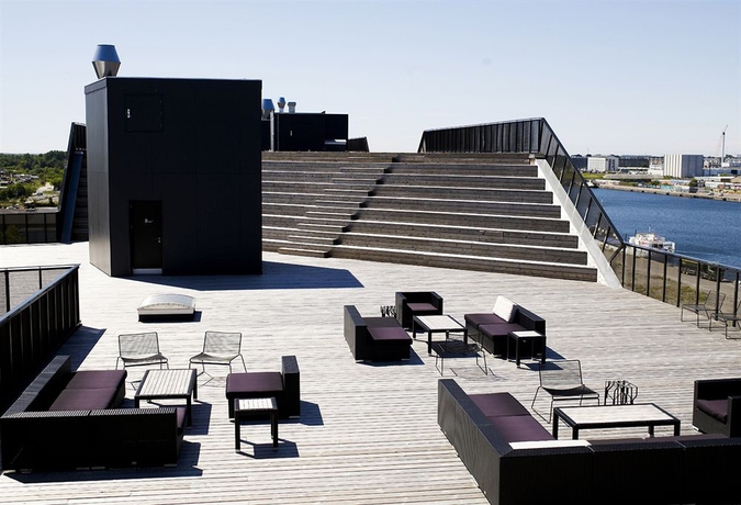 Imagen de los exteriores del Hotel By The Pier Apartments - Into This Place. Foto 6