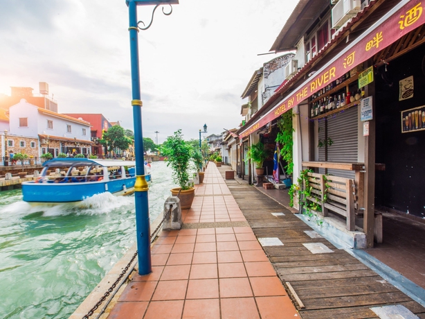 Imagen de los exteriores del Hotel By The River. Foto 13