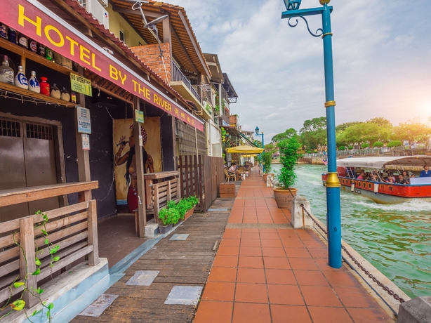 Imagen de los exteriores del Hotel By The River. Foto 14