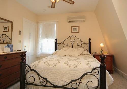Imagen de la habitación del Hotel By The Sea Guests Bed and Breakfast and Suites. Foto 12