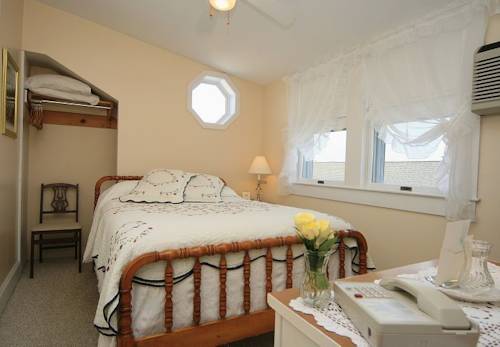 Imagen de la habitación del Hotel By The Sea Guests Bed and Breakfast and Suites. Foto 14