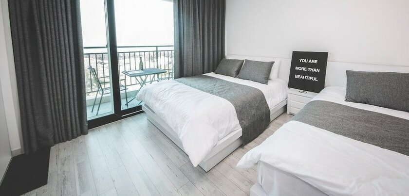 Imagen de la habitación del Hotel By the Hill Jeju. Foto 17