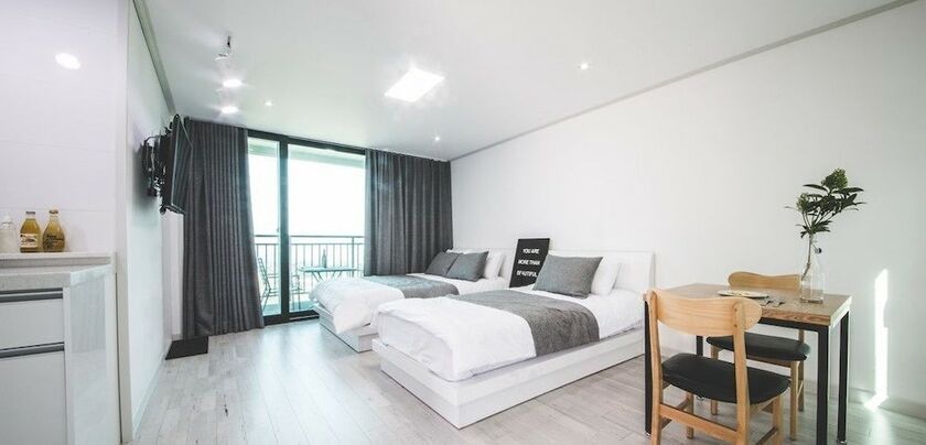 Imagen de la habitación del Hotel By the Hill Jeju. Foto 19