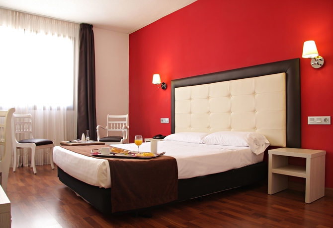 Imagen de la habitación del Hotel ByB HOTEL Zaragoza Royal. Foto 8