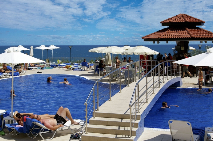 Imagen de la piscina del Hotel Byala Beach Resort. Foto 6
