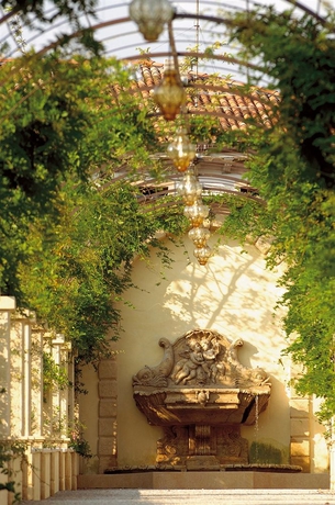 Imagen de los exteriores del Hotel Byblos Art Villa Amista. Foto 10