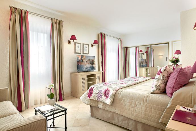 Imagen de la habitación del Hotel Byblos Saint-Tropez. Foto 6