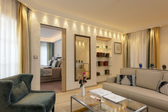 Imagen de la habitación del Hotel Byblos Saint-Tropez. Foto 16