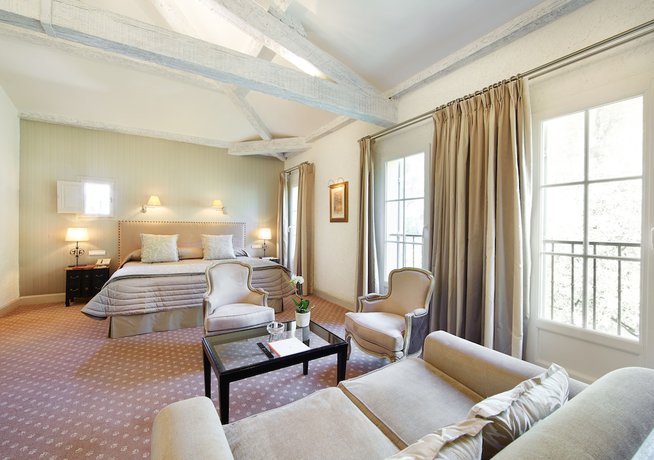 Imagen de la habitación del Hotel Byblos Saint-Tropez. Foto 17