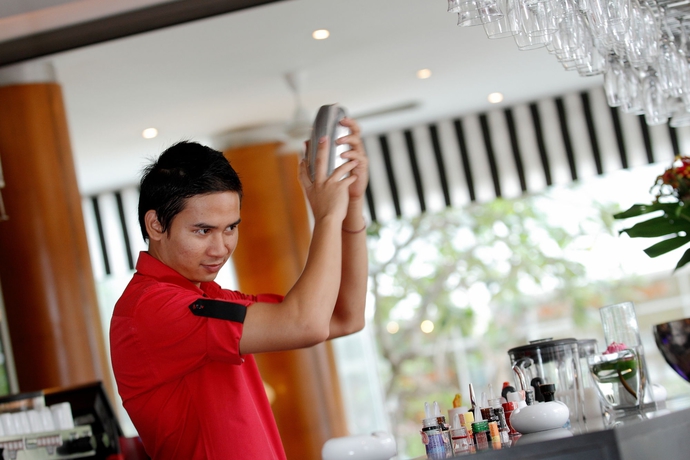 Imagen del bar/restaurante del Hotel Byd Lofts Boutique and Serviced Apartments - Patong Beach, Phuket. Foto 3