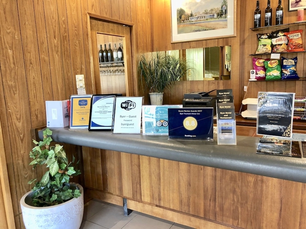 Imagen de los interiores del Hotel Byer Fountain Motor Inn, Holbrook. Foto 18
