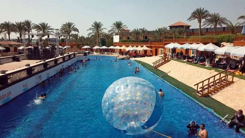 Imagen de la piscina del Hotel Byoot Bay and Resort. Foto 20