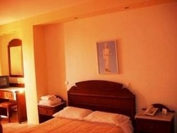 Imagen de la habitación del Hotel Byron, Atenas. Foto 5