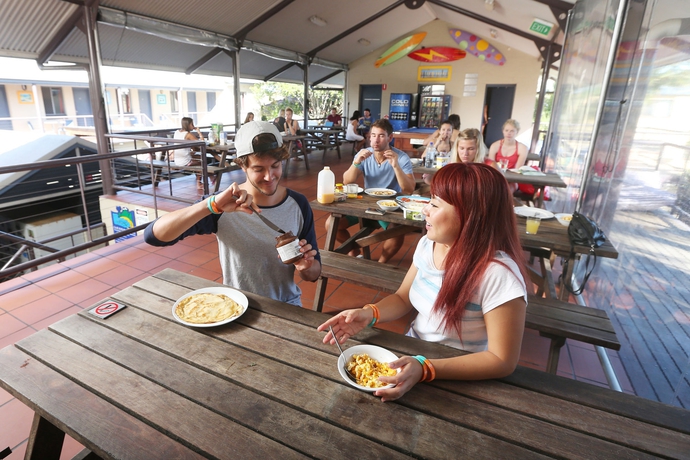 Imagen del bar/restaurante del Hotel Byron Bay Yha Hostel Accomodation. Foto 5