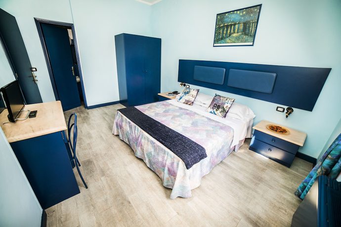 Imagen de la habitación del Hotel Byron, Gallo. Foto 12