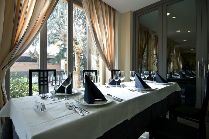 Imagen del bar/restaurante del Hotel Byron, Gallo. Foto 5