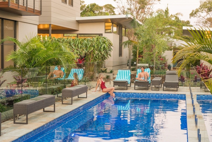 Imagen de la piscina del Hotel Byron Luxury Beach Houses. Foto 12
