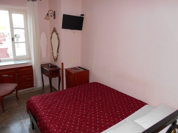 Imagen de la habitación del Hotel Byron, Nauplia. Foto 4