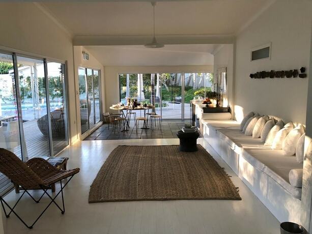 Imagen del bar/restaurante del Hotel Byron Springs. Foto 10